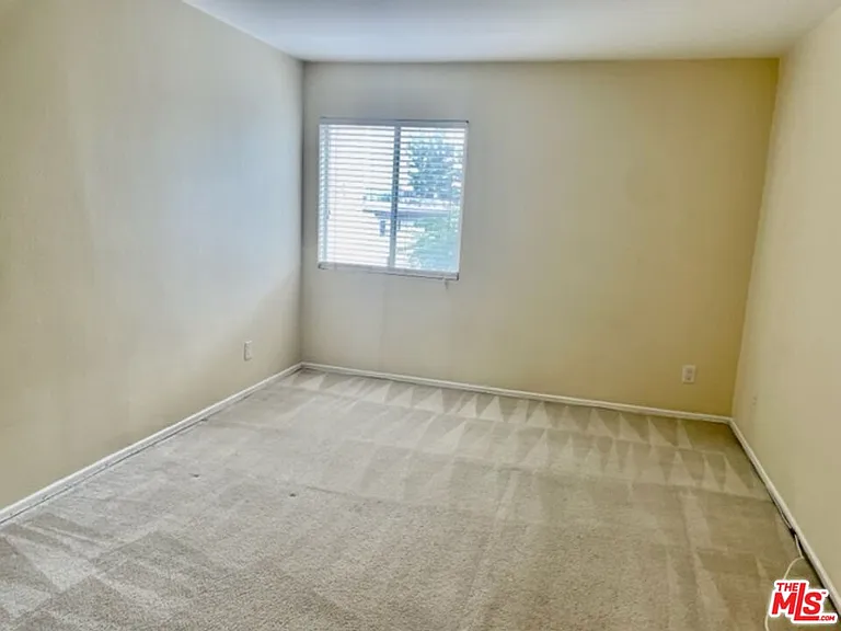 18307 Burbank Blvd #207 — Photo 14
