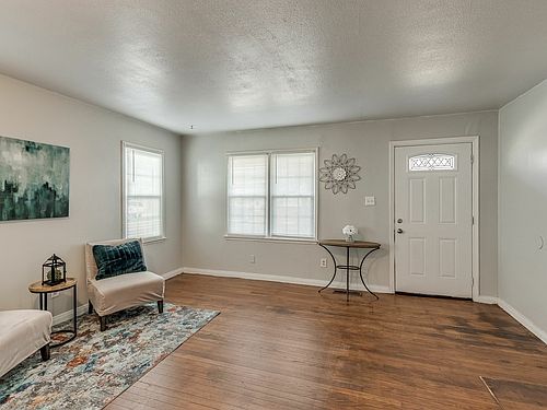 5th image of 544 E Fairchild Dr