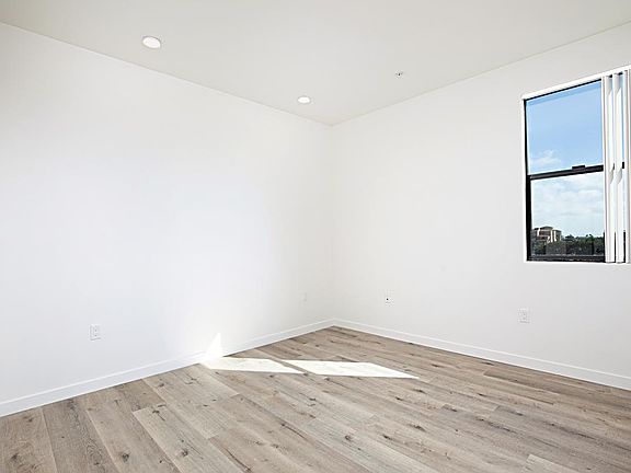 5th image of 4136 30th St #403