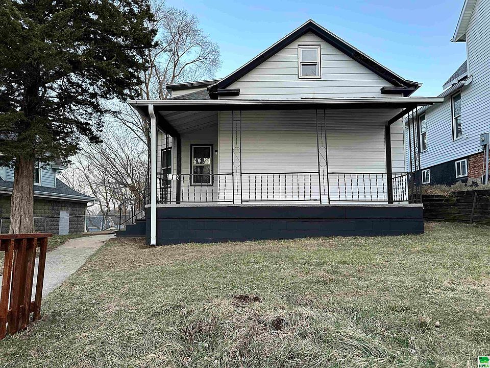 1st image of 118 Bluff St