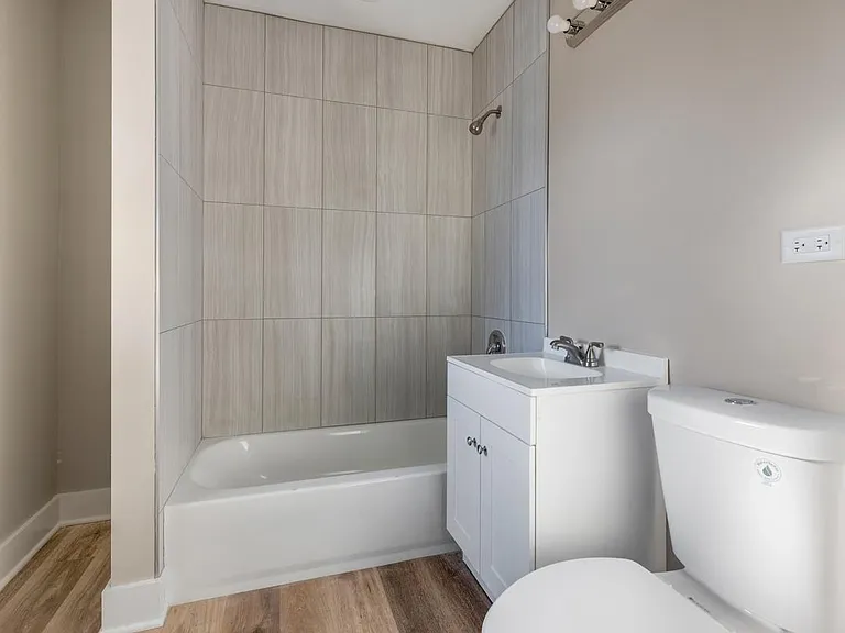 328 N 5th St #200 — Photo 2