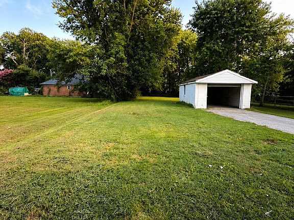 4th image of 1710 Sanders Ln