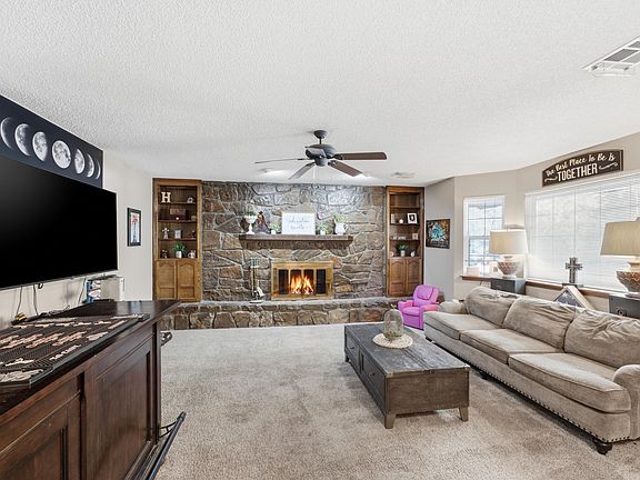 3rd image of 9650 Springlake Dr
