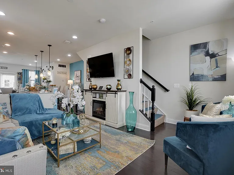 635 E Church St — Photo 10