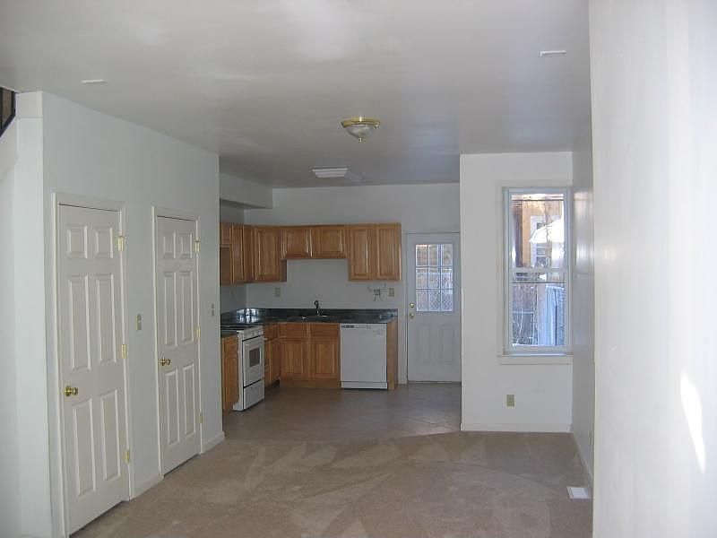 1st image of 633 E Westmoreland St