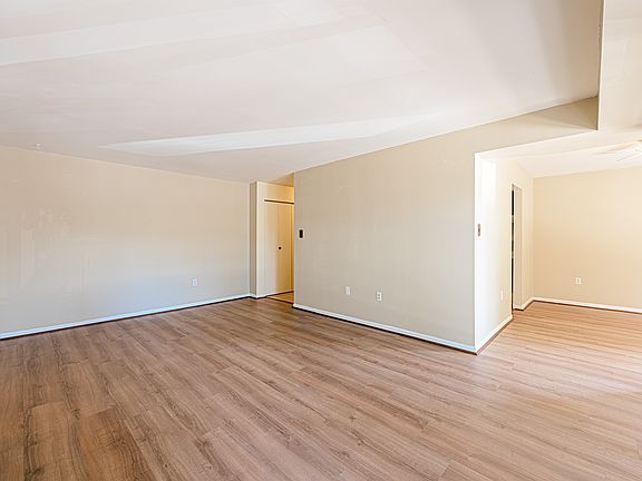 4th image of 9728 Kingsbridge Dr APT 101