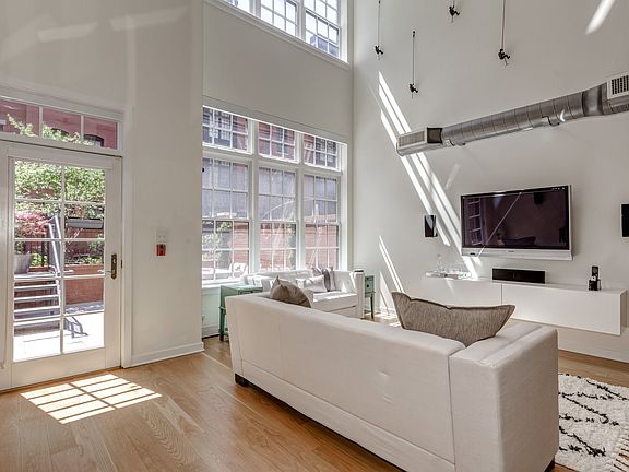 3rd image of 1700 Clarendon Blvd #122