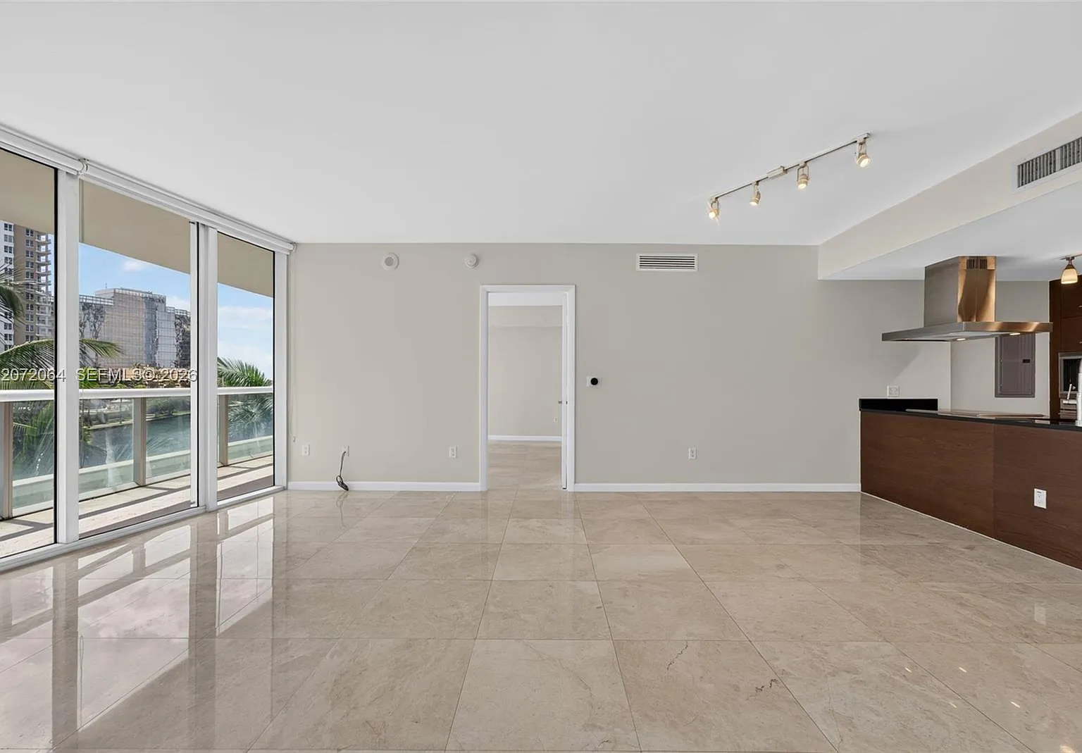 Iconbrickell Condo No 1 — Photo 4