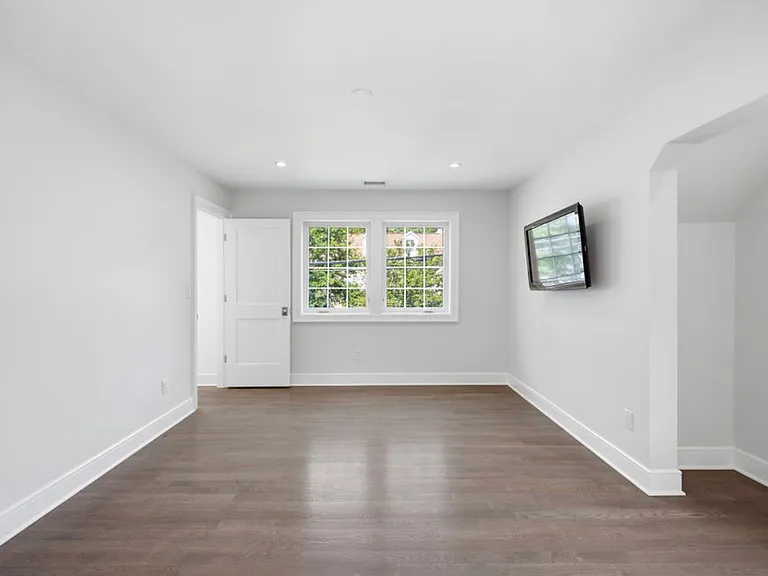 Morgan Ave — Photo 11