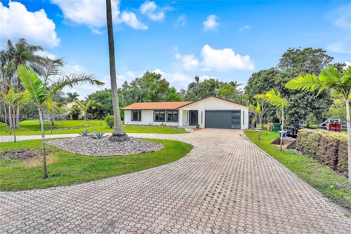 Building Photo - 4700 SW 110th Ave