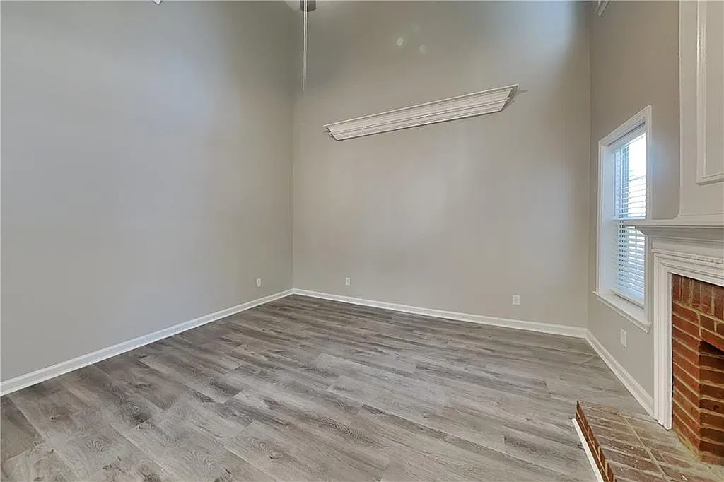 4 bed, 2.5 bath, 2031 sqft, $2,325 — Photo 2
