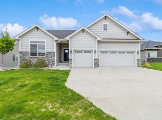 911 NW Ridgeline Ct, Ankeny, IA 50023