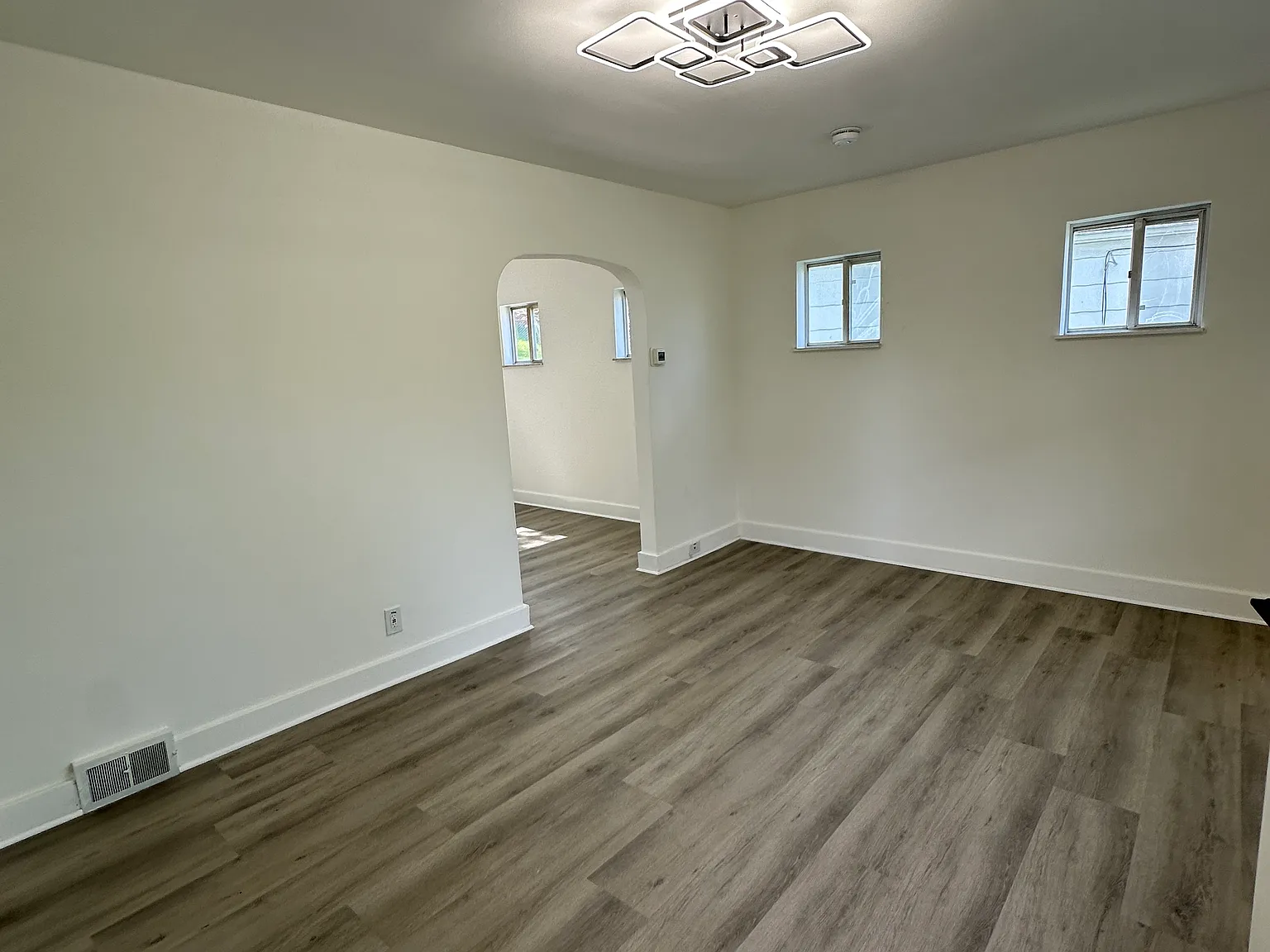 2 bed, 880 sqft, $1,400 — Photo 3