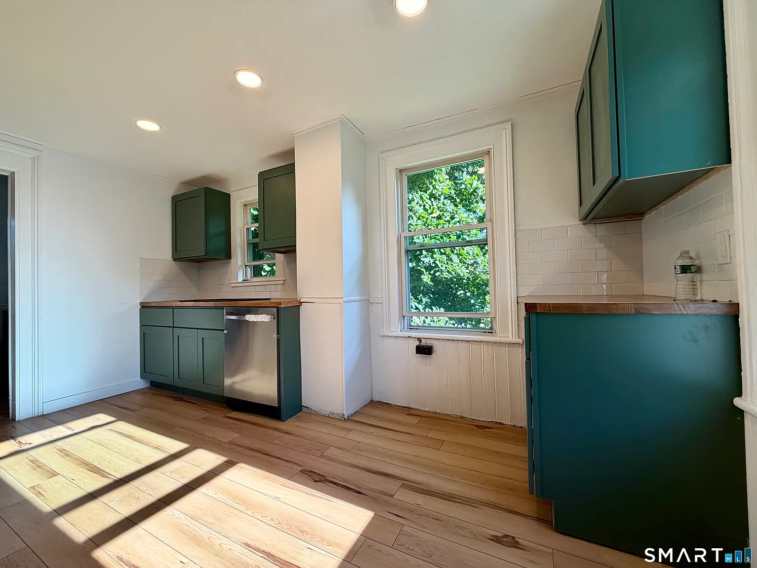 2 bed, 1.0 bath, 1050 sqft, $1,925 — Photo 3