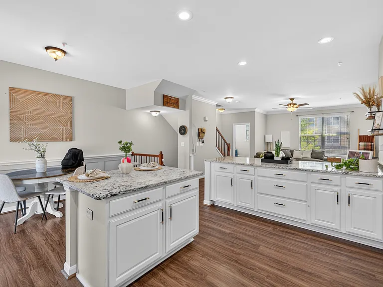 121 Polo Way — Photo 10