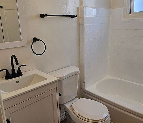 5th image of 1347 S Cochran Ave #7