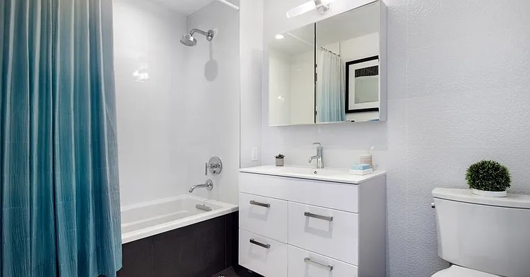 Rented by Greystar | media 7