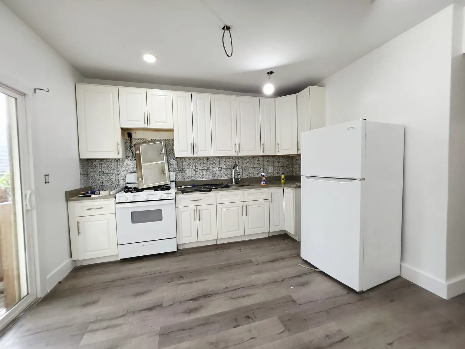 4 bed, 1200 sqft, $2,895 — Photo 1