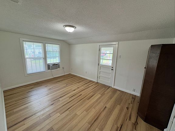 2nd image of 3609 1st Ave
