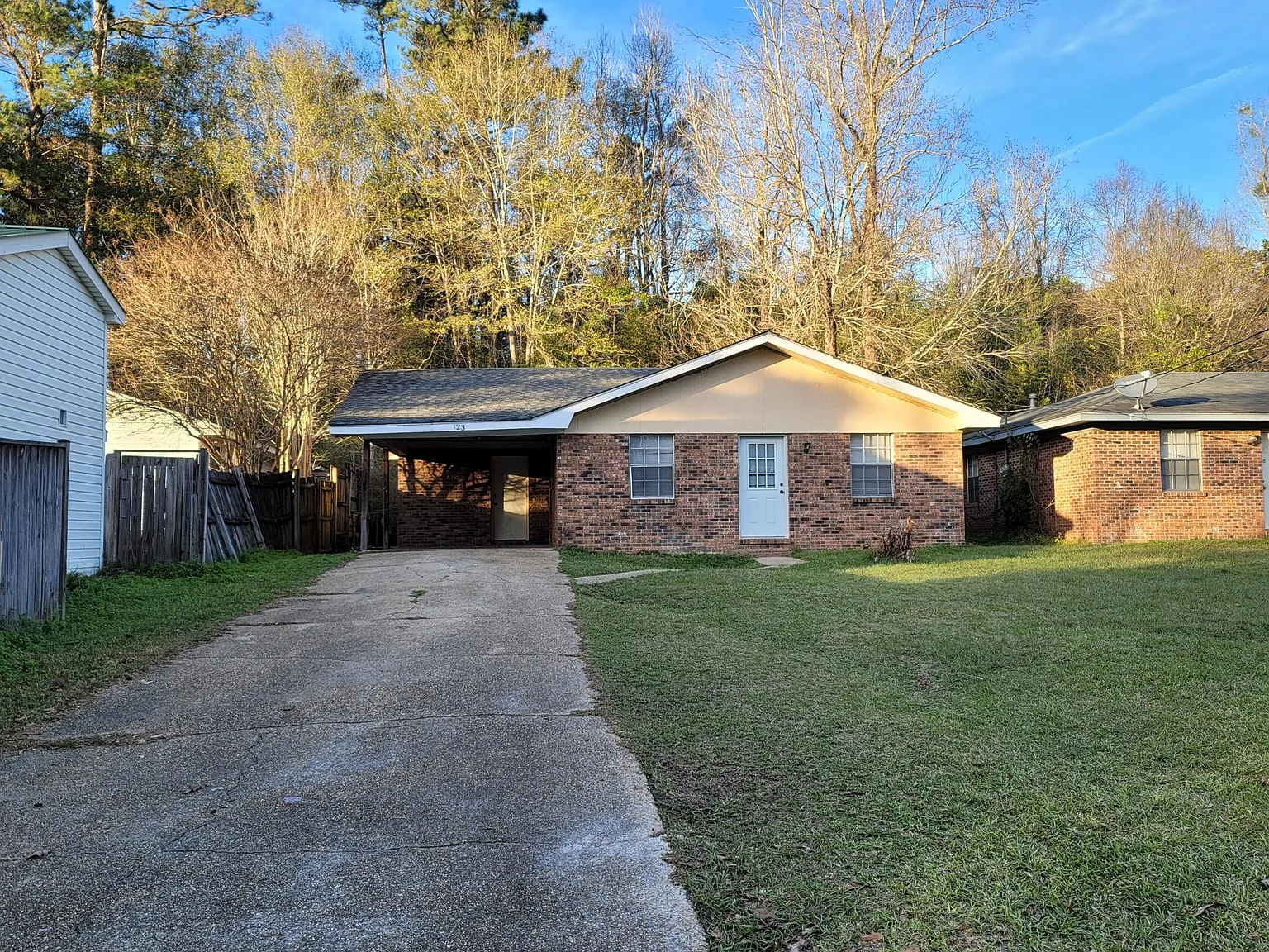 3 bed, 1229 sqft, $985 — Photo 4