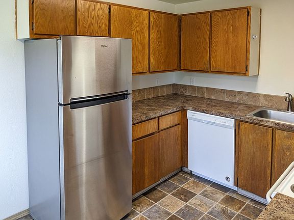 4th image of 110-185 N 9th St