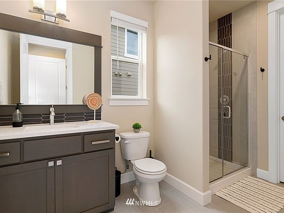 5th image of 14675 Crestwood Pl E