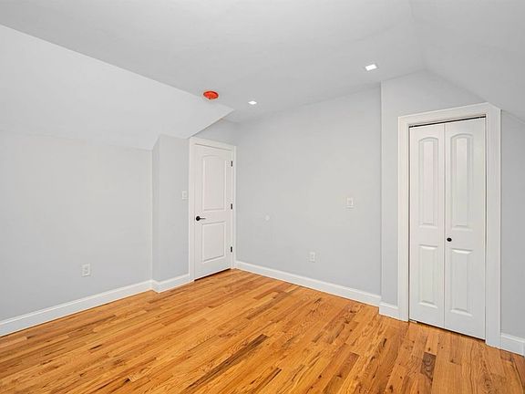 5th image of 10507 135th St Floor 2