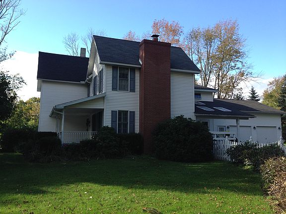 Right Side / 2 Car Garage