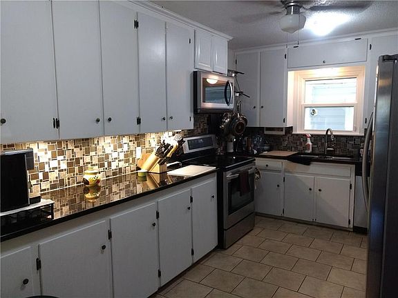 3rd image of 6622 Onyx Dr N