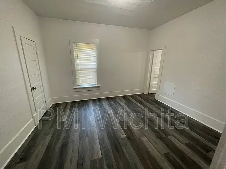 202 N Ash St — Photo 6