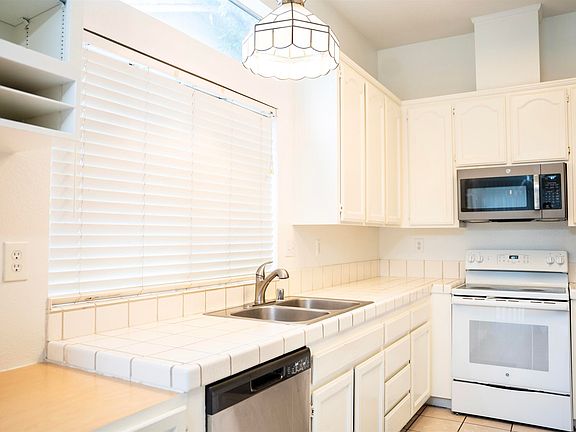 5th image of 4808 Pineview Way