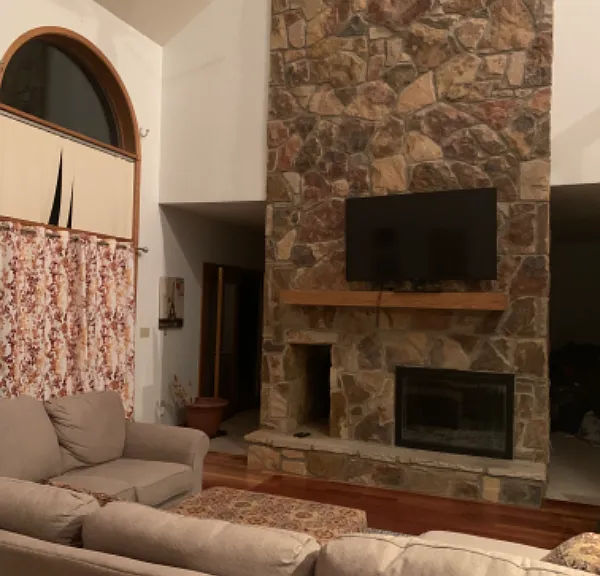 4400 Twin Oaks Dr — Photo 2