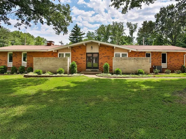 22 La Gorce Dr, Chesterfield, MO 63017
