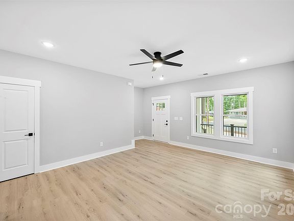 3rd image of 392 Park Rd