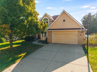 1537 Canterbury Ln, Liberty, MO 64068