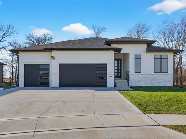 5020 176th St, Urbandale, IA 50323
