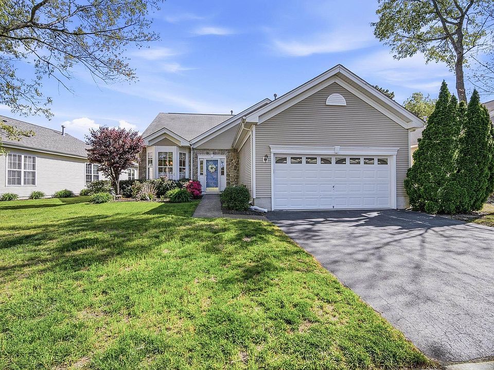 1st image of 121 Southampton Dr