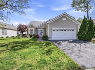 121 Southampton Dr, Galloway, NJ 08205