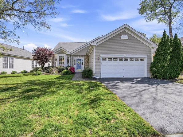 121 Southampton Dr, Galloway, NJ 08205