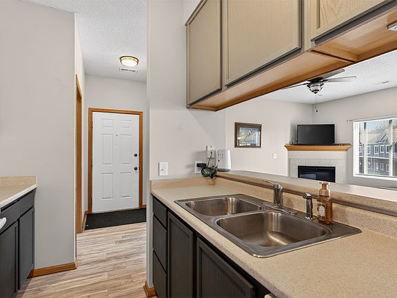 4th image of 907 7th Ave SE Unit 16