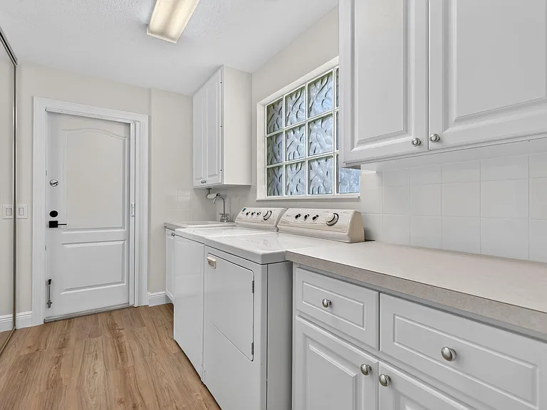 3546 SE Glacier Ter — Photo 40