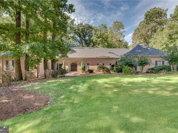 5551 Silver Ridge Dr, Stone Mountain, GA 30087