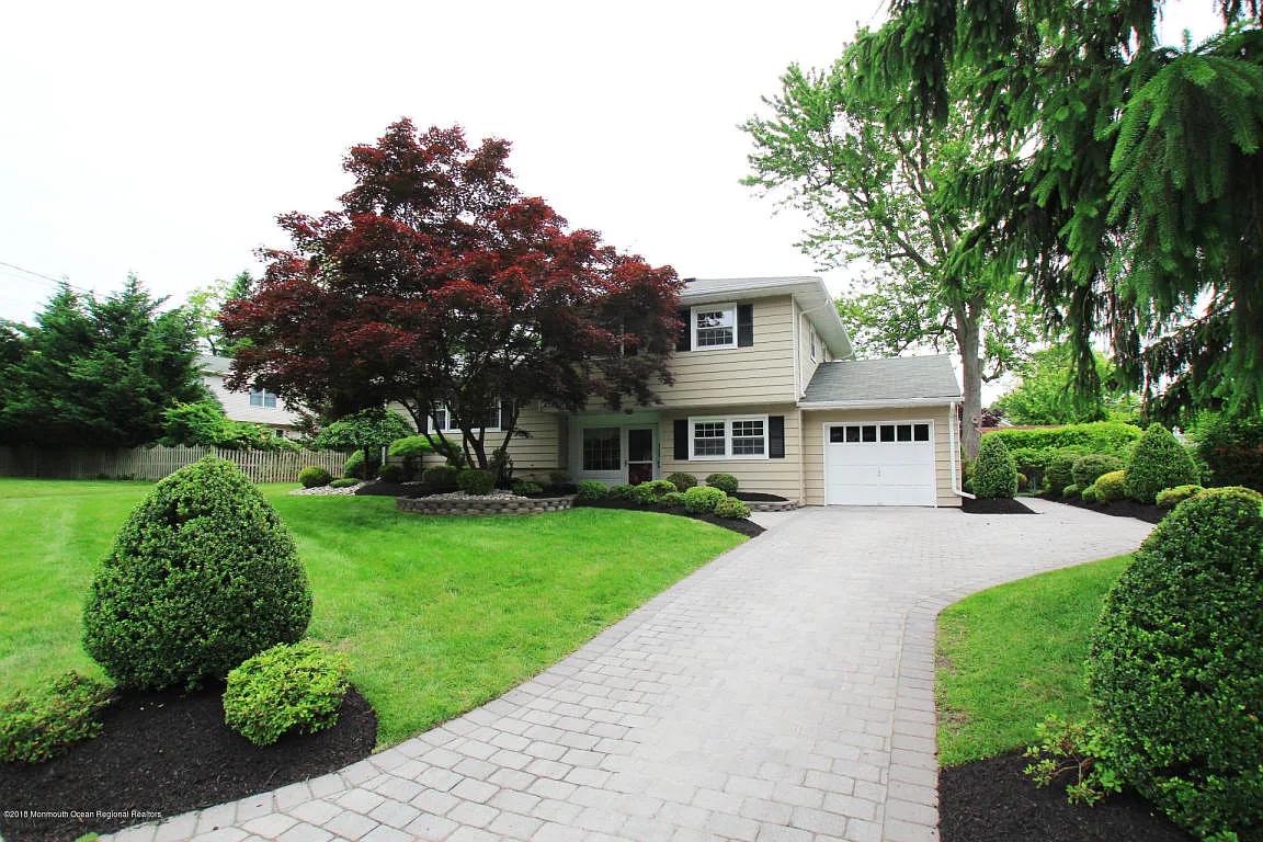 54 Sherwood Rd photo 1