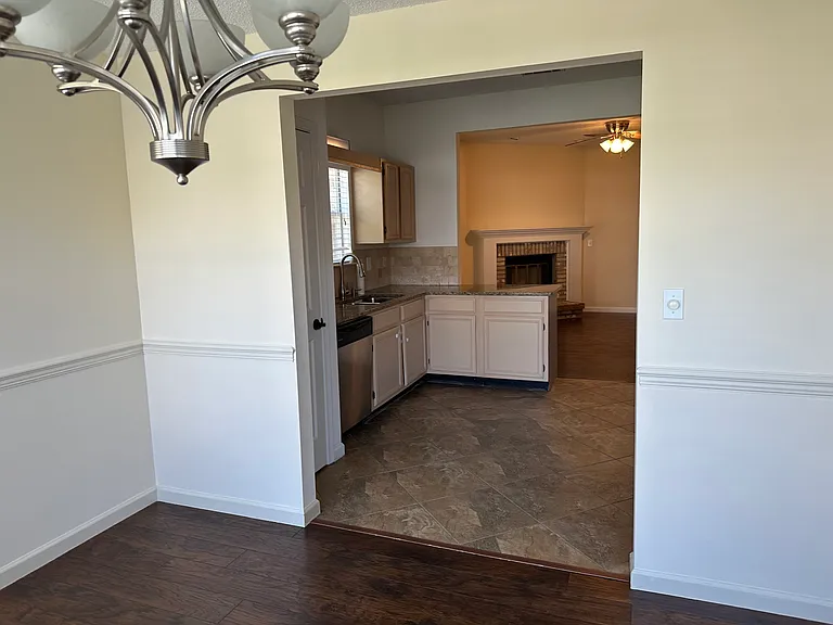 220 Parkwood Cir — Photo 7