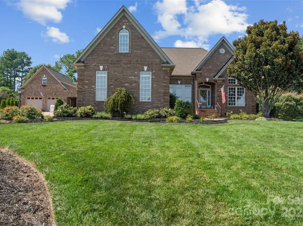 7944 Grimsby Cir, Harrisburg, NC 28075