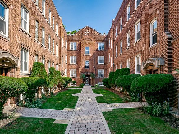 4th image of 656 W Oakdale Ave APT 3A