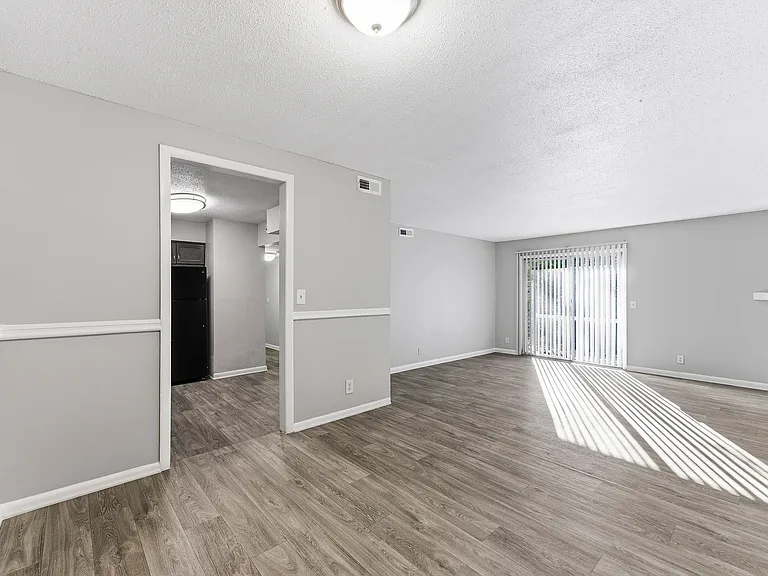 Lacota Apartments — Photo 9