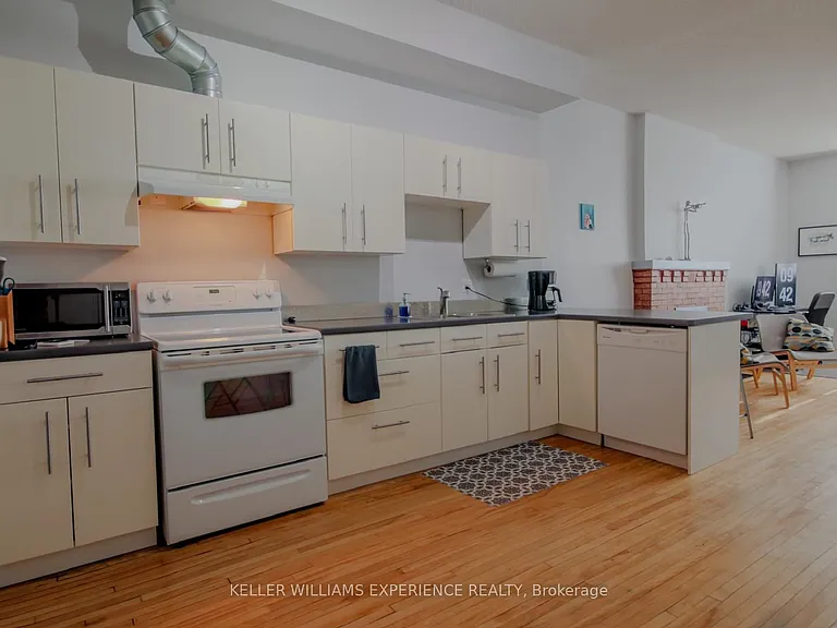 17 John St N #2 — Photo 6