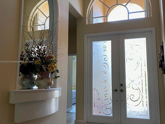 2nd image of 7190 Lorenzo Ln
