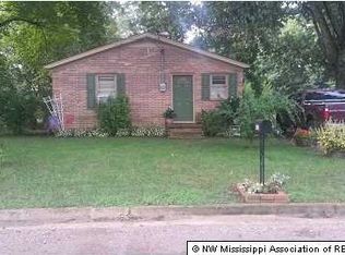 325 E Valley Ave, Holly Springs, MS 38635